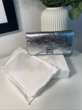 New Chloé Marcie Crinkled Metallic Calf Skin  Leather Wallet In Silver